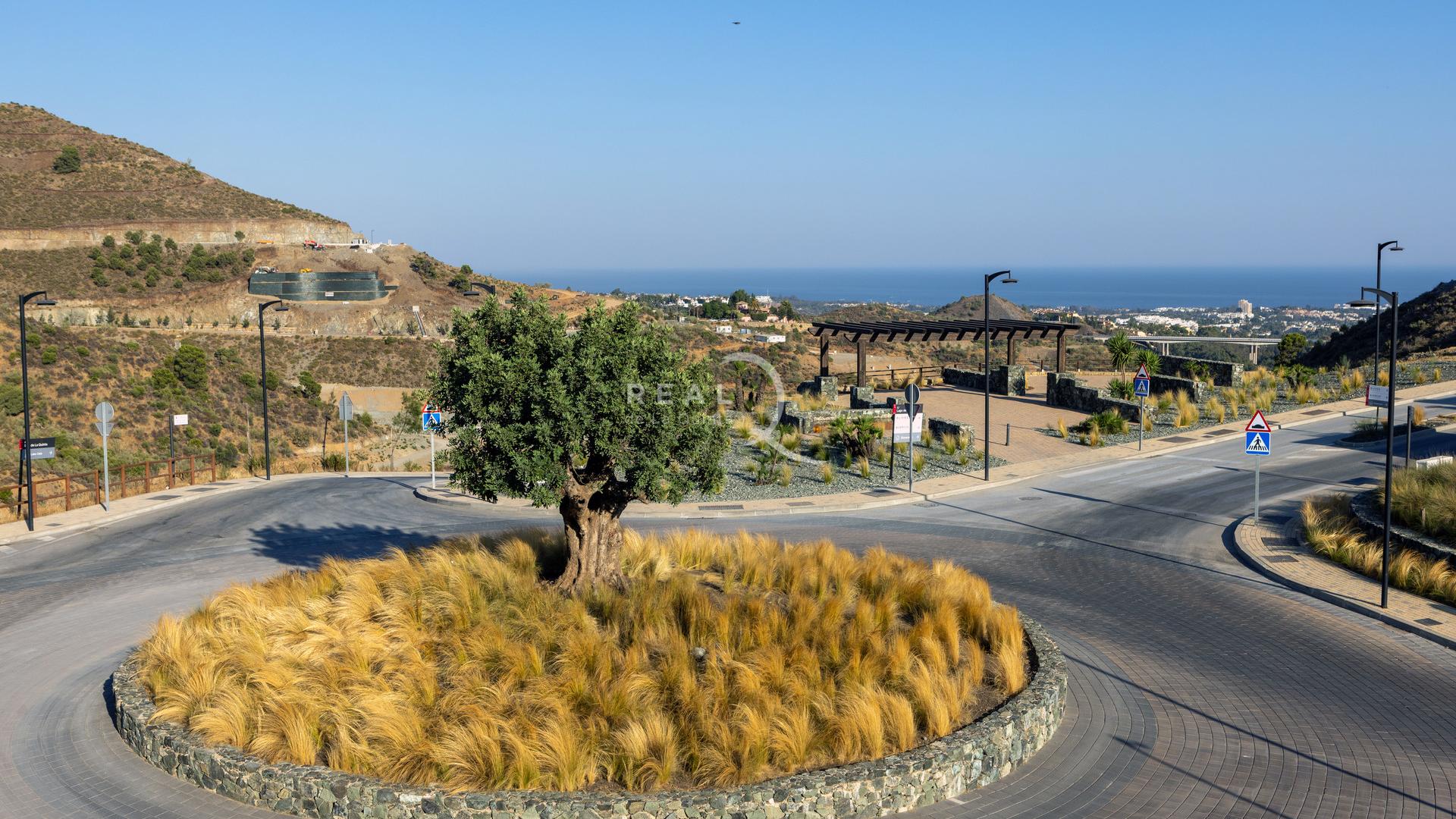 Real de La Quinta - Main roundabout Real de La Quinta - Main roundabout