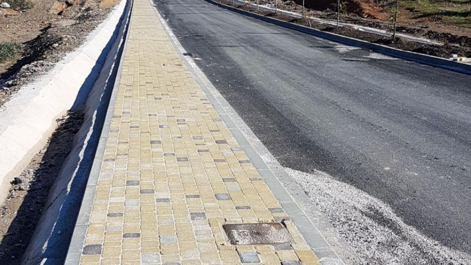 Real de La Quinta:  Landscaping has begun around the urbanisation’s roads