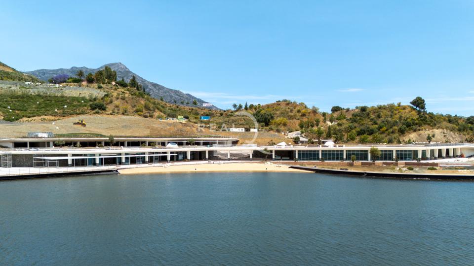 Lago club and amenities
