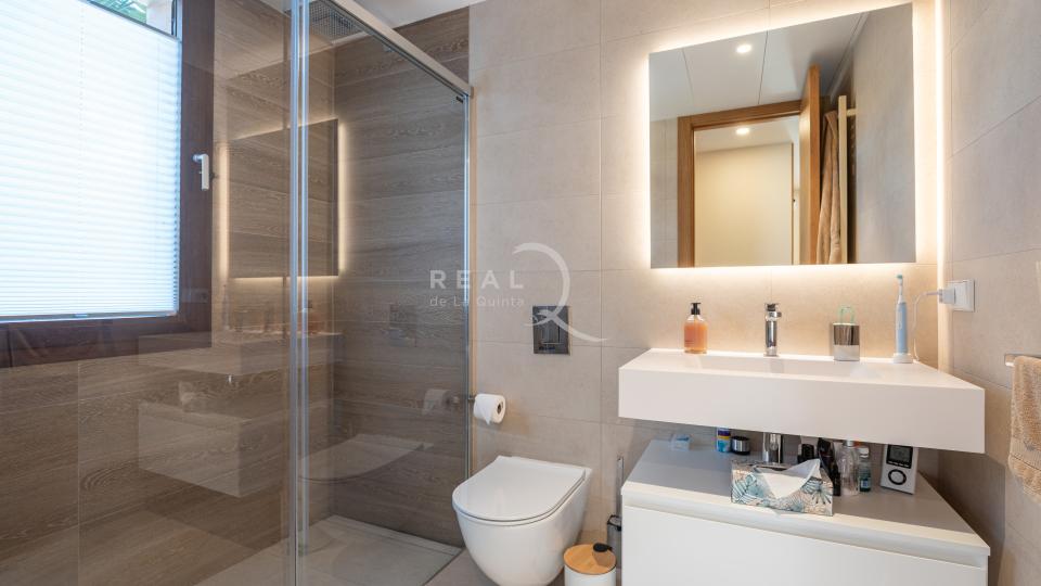 2nd bathroom