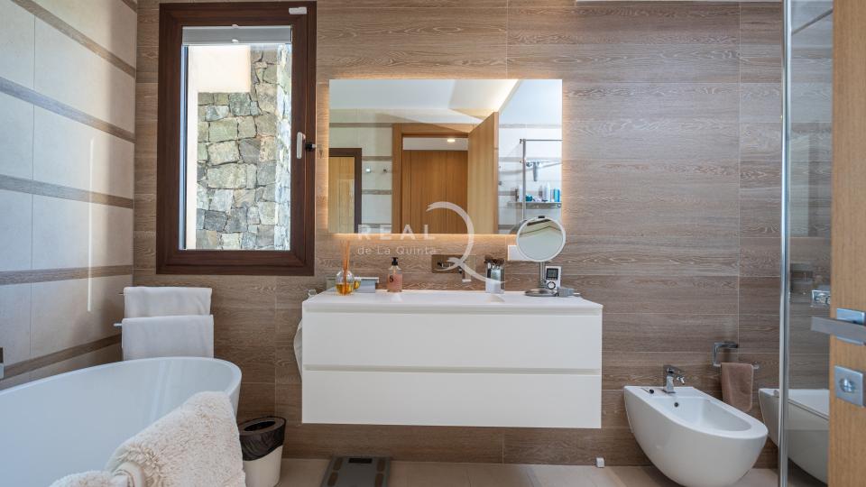 bathroom ensuite in the master