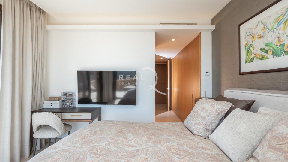 master bedroom with walking closet