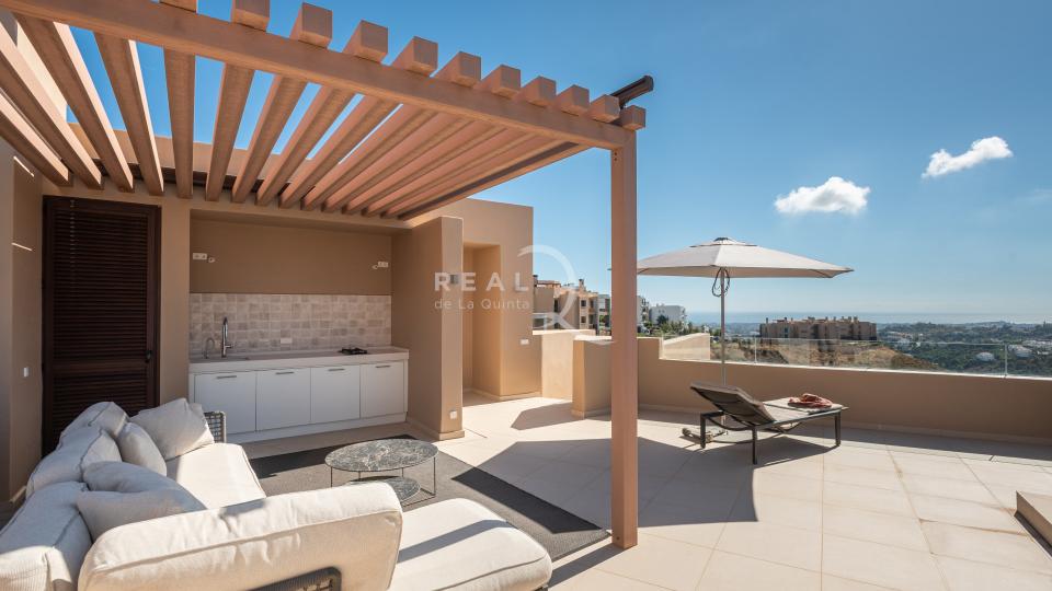 roof terrace with jacuzzi and barbecue kitchen