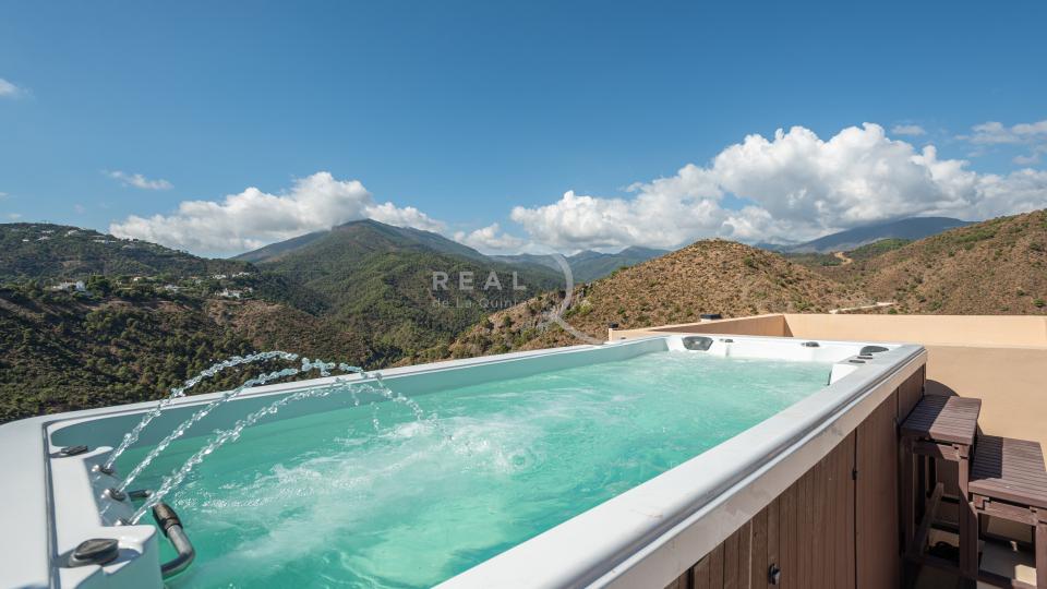 hot tub on the solarium