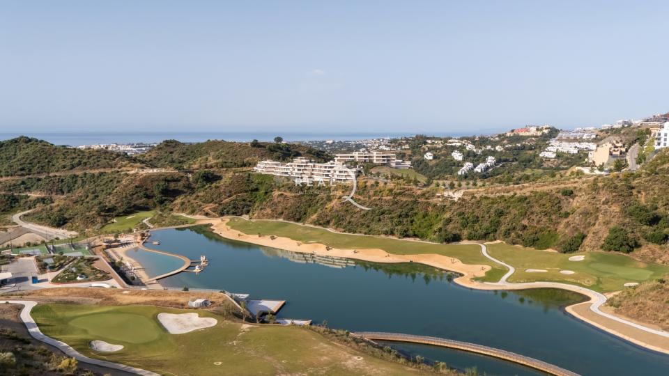 lake, golf, wellness, restaurant etc