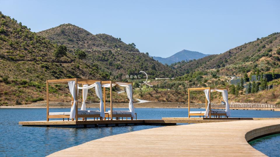 lake, golf, wellness, restaurant etc