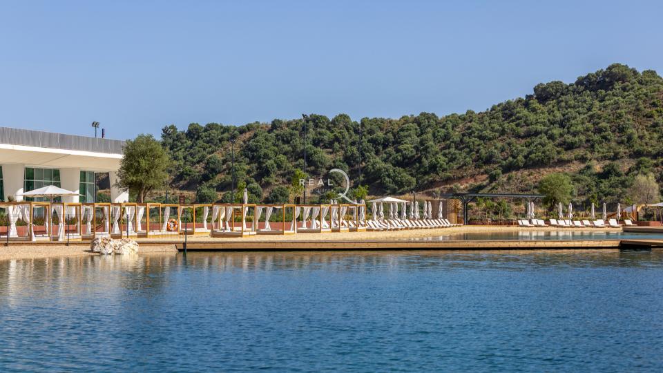 lake, golf, wellness, restaurant etc