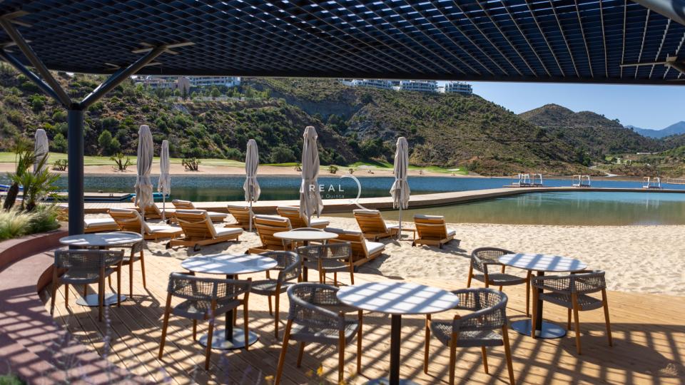 lake, golf, wellness, restaurant etc