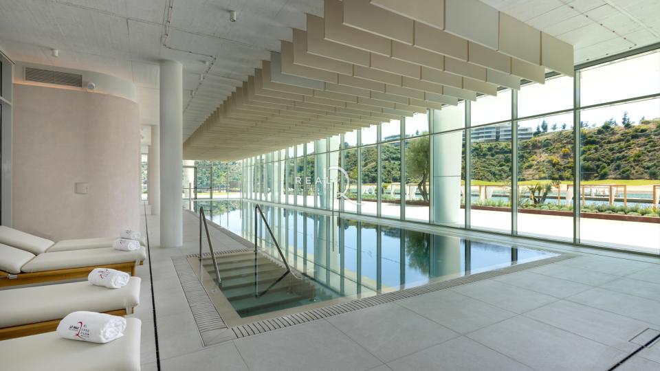 lake, golf, wellness, restaurant etc