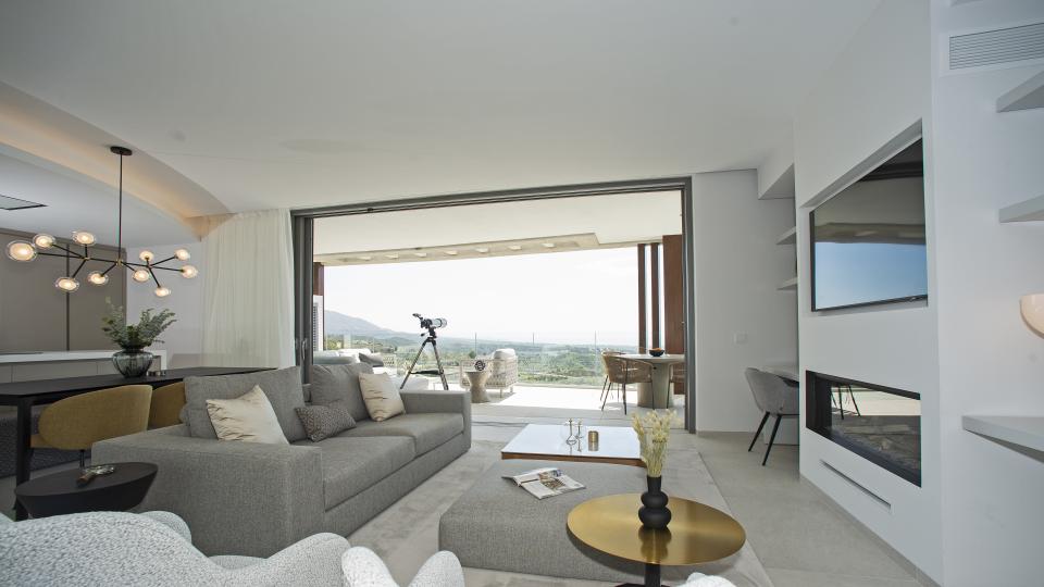 salón en una de las propiedades del Real de La Quinta