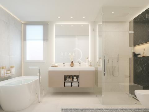 Main Bathroom (2D+)
