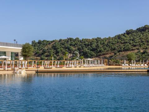 lake, golf, wellness, restaurant etc