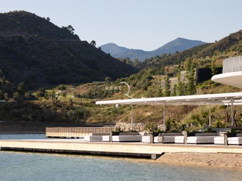 lake, golf, wellness, restaurant etc